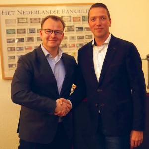 Nigel van Houten (links) en Michel Boks (rechts) tijdens de oprichting van Intellegus BV in 2014